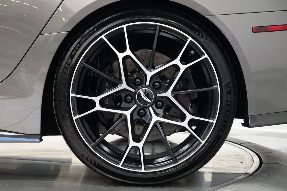 2019 Aston Martin Rapide - Image 6 of 15