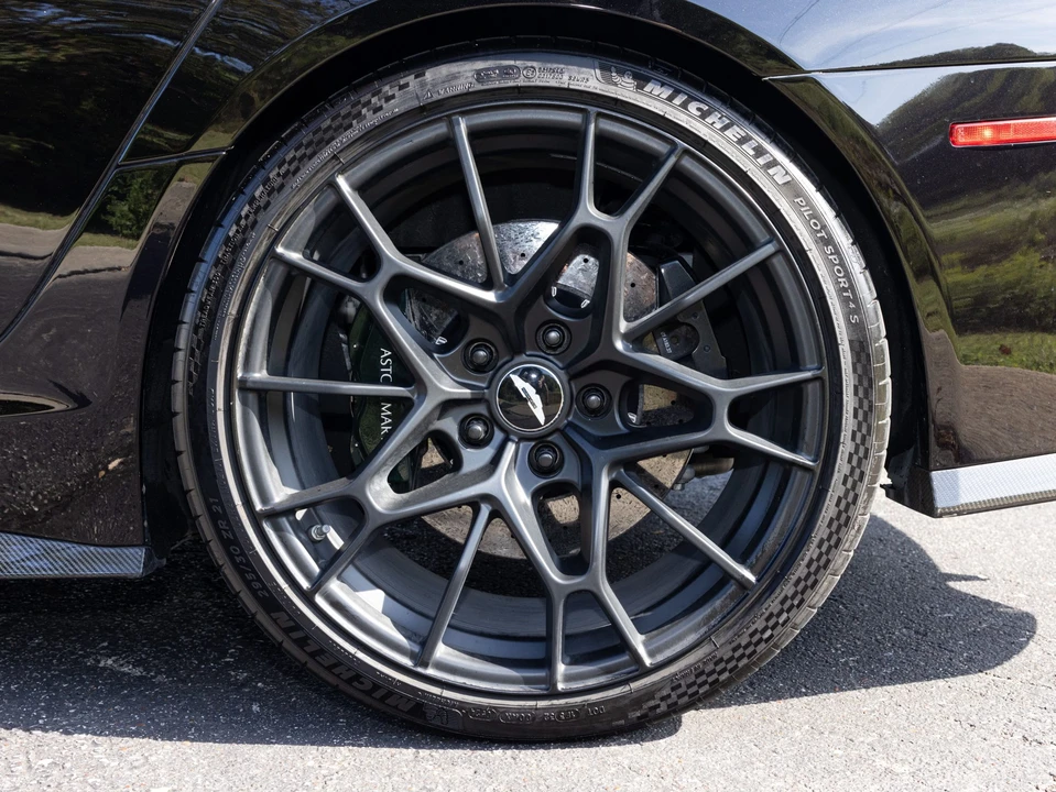 2019 Aston Martin Rapide - Image 24 of 31