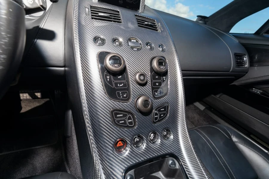 2019 Aston Martin Rapide - Image 27 of 31