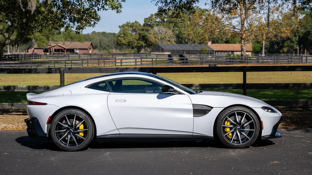 2019 Aston Martin V8 Vantage (2019+) - Image 5 of 31