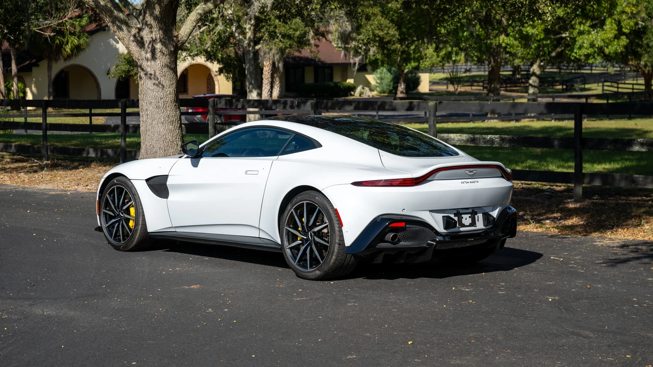 2019 Aston Martin V8 Vantage (2019+) - Image 8 of 31
