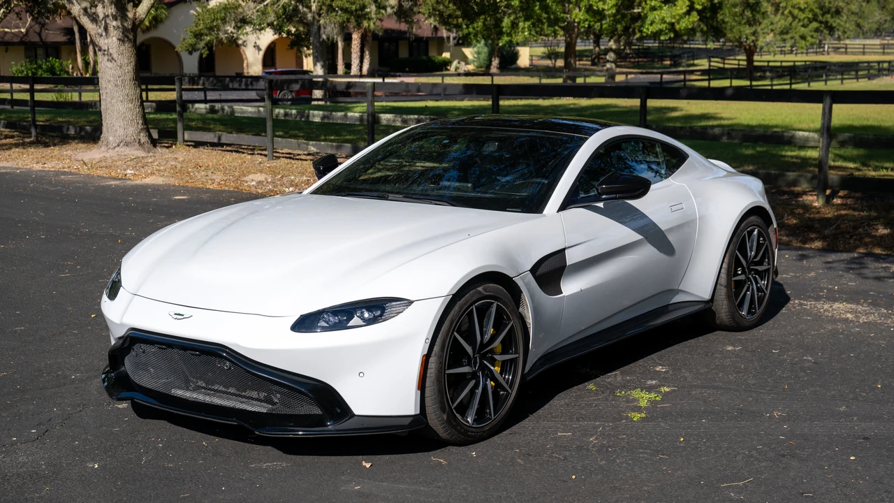 2019 Aston Martin V8 Vantage (2019+) - Image 2 of 31