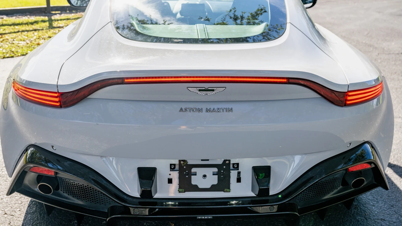 2019 Aston Martin V8 Vantage (2019+) - Image 14 of 31
