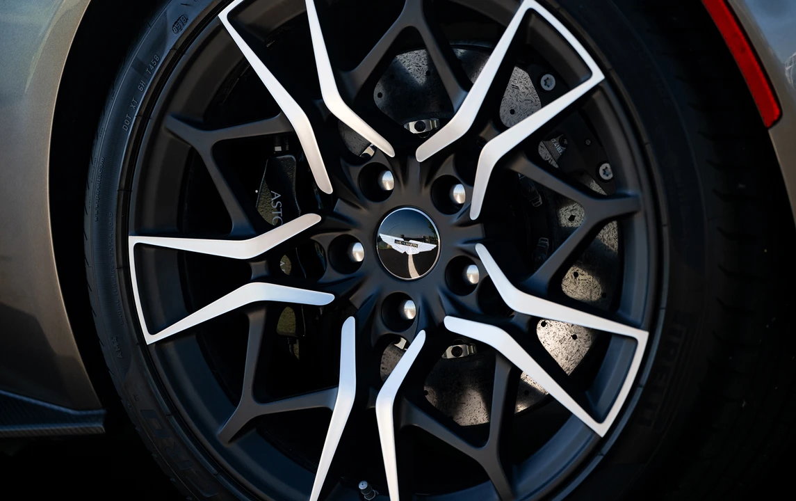 2019 Aston Martin Vanquish 2nd Gen - Image 16 of 25