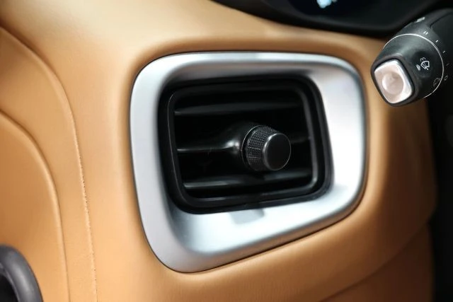 2019 Aston Martin V8 Vantage (2019+) - Image 24 of 31