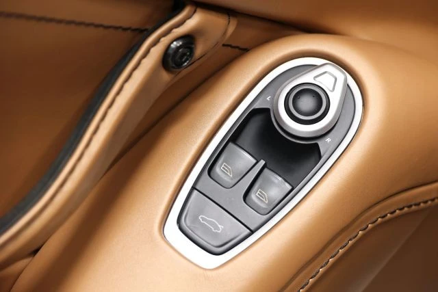2019 Aston Martin V8 Vantage (2019+) - Image 13 of 31