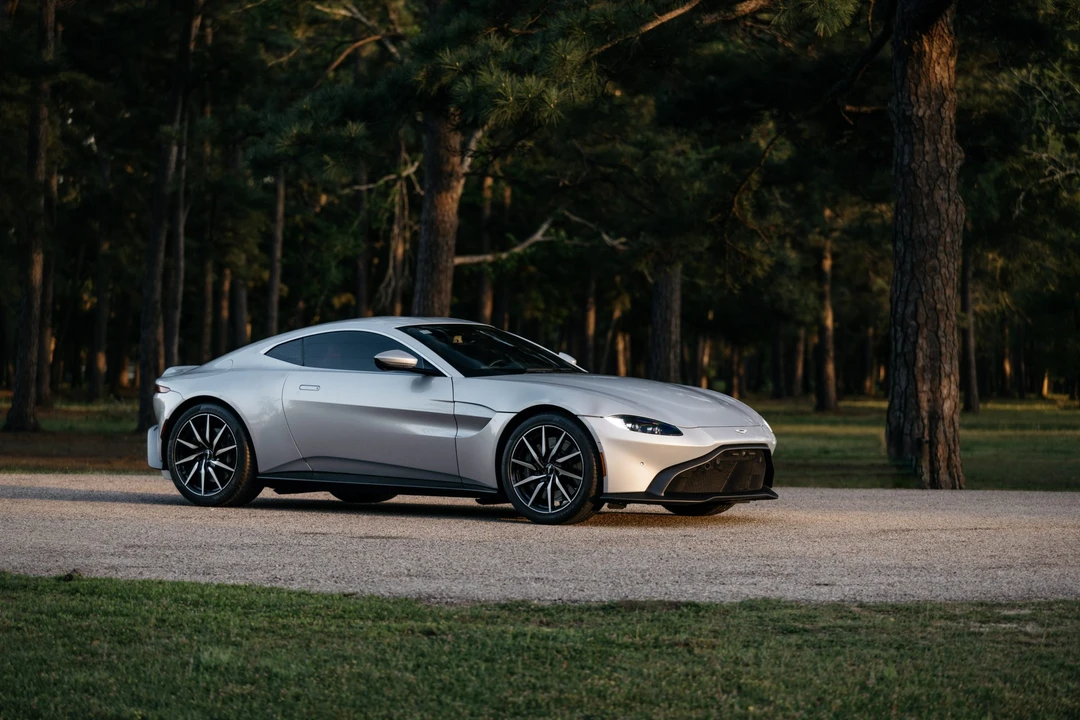 2019 Aston Martin V8 Vantage (2019+) - Image 14 of 31