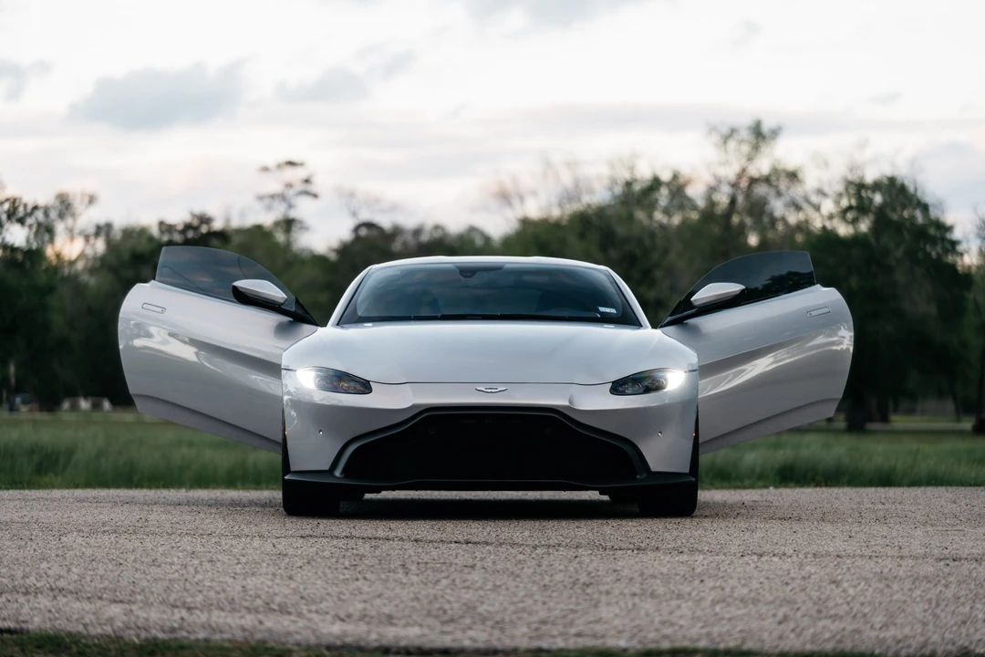 2019 Aston Martin V8 Vantage (2019+) - Image 10 of 31