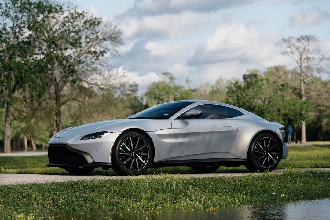 2019 Aston Martin V8 Vantage (2019+) - Image 2 of 31