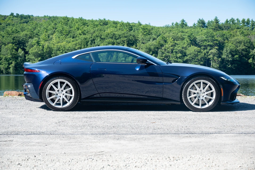 2019 Aston Martin V8 Vantage (2019+) - Image 4 of 31