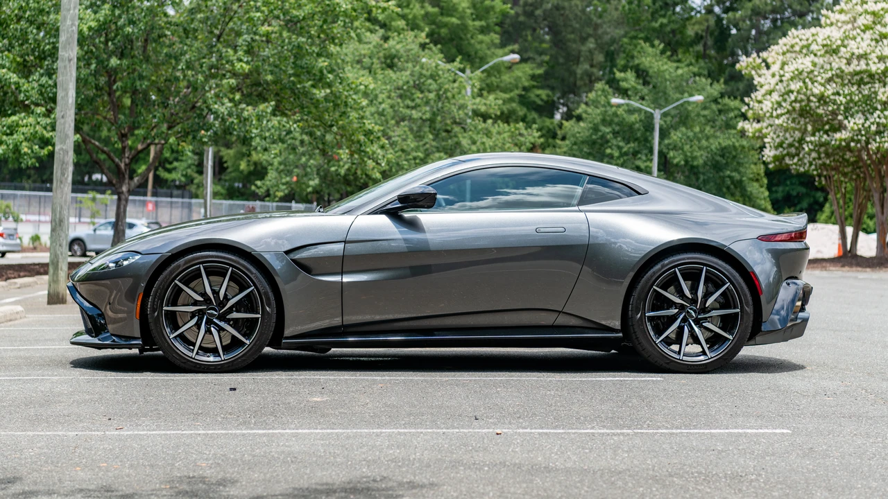 2019 Aston Martin V8 Vantage (2019+) - Image 8 of 31