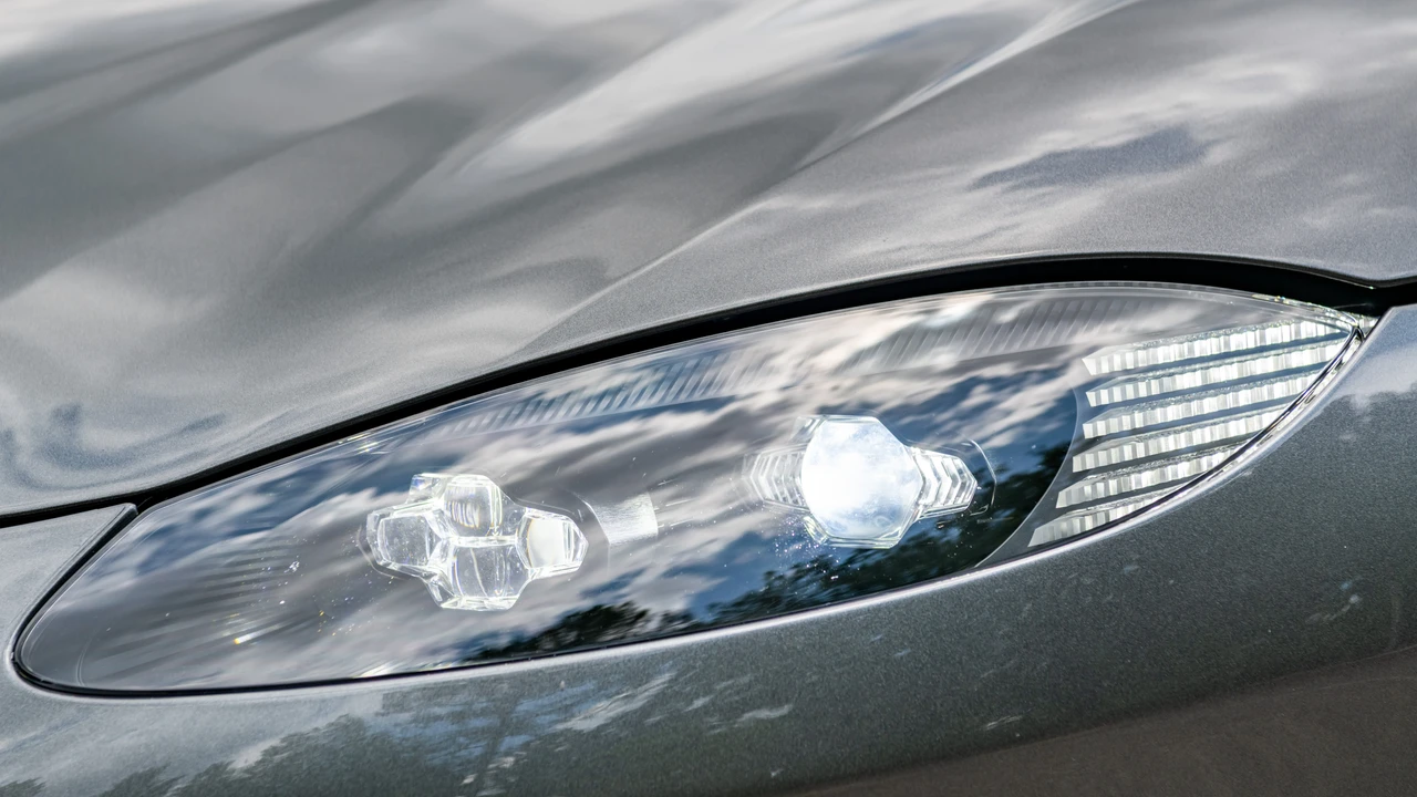 2019 Aston Martin V8 Vantage (2019+) - Image 12 of 31