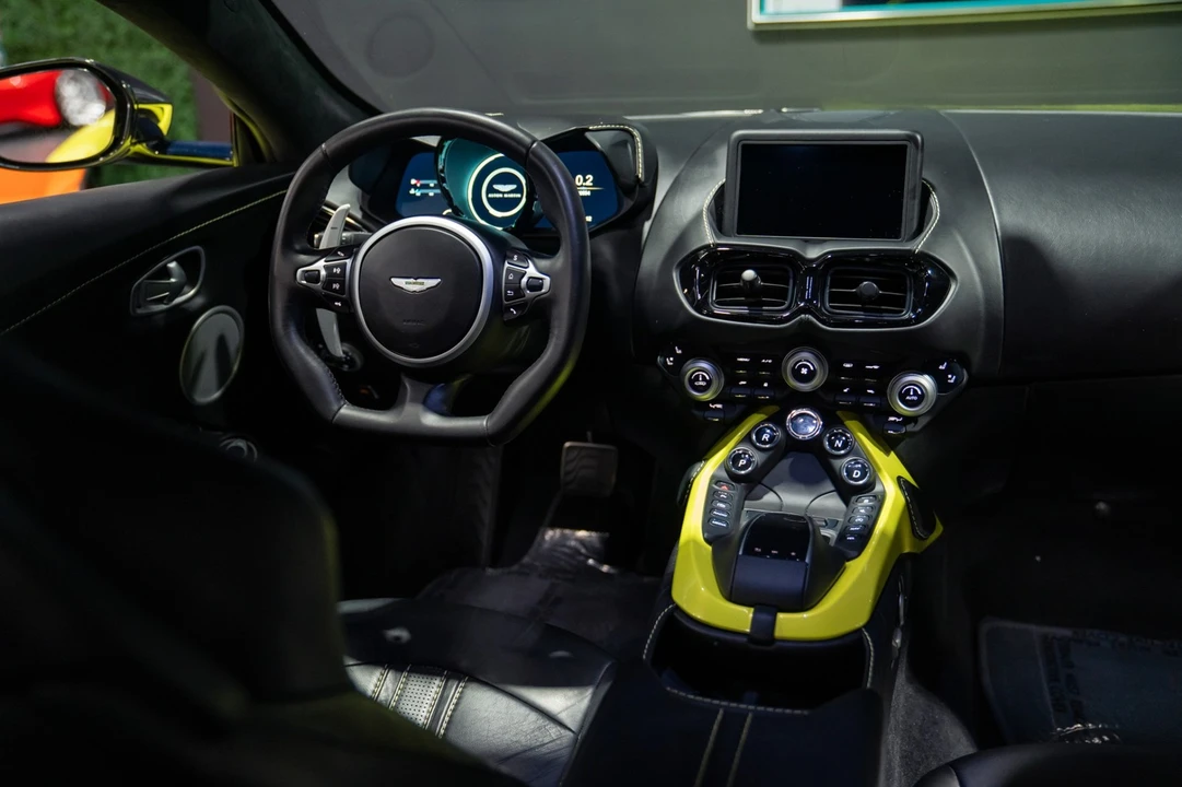 2019 Aston Martin V8 Vantage (2019+) - Image 2 of 31