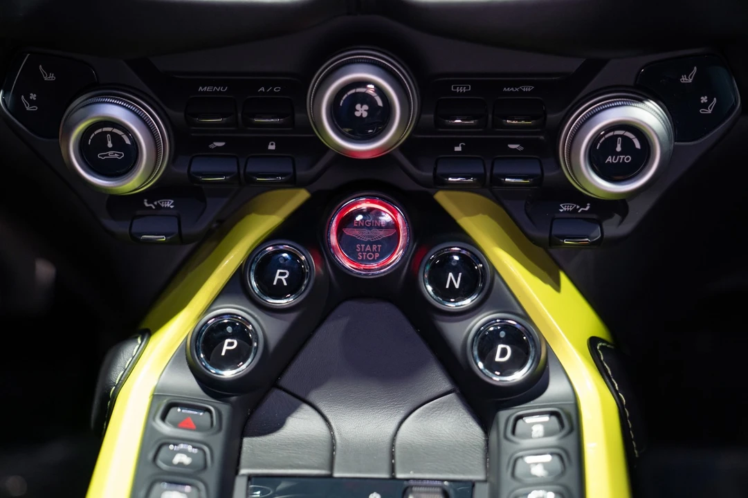 2019 Aston Martin V8 Vantage (2019+) - Image 11 of 31