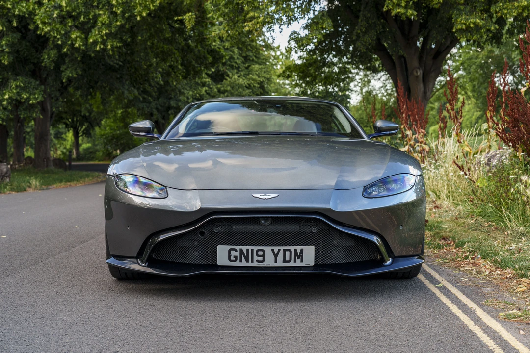 2018 Aston Martin V12 Vantage (2010-2018) - Image 2 of 31