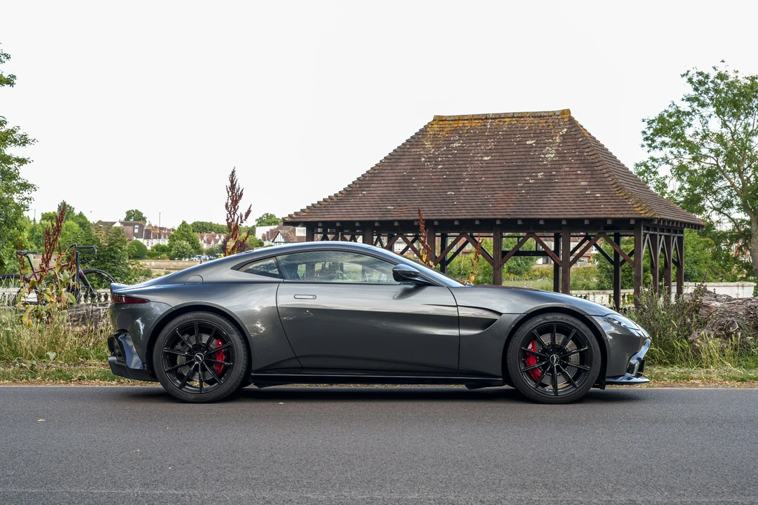 2018 Aston Martin V12 Vantage (2010-2018) - Image 8 of 31