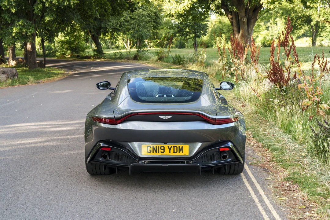 2018 Aston Martin V12 Vantage (2010-2018) - Image 6 of 31