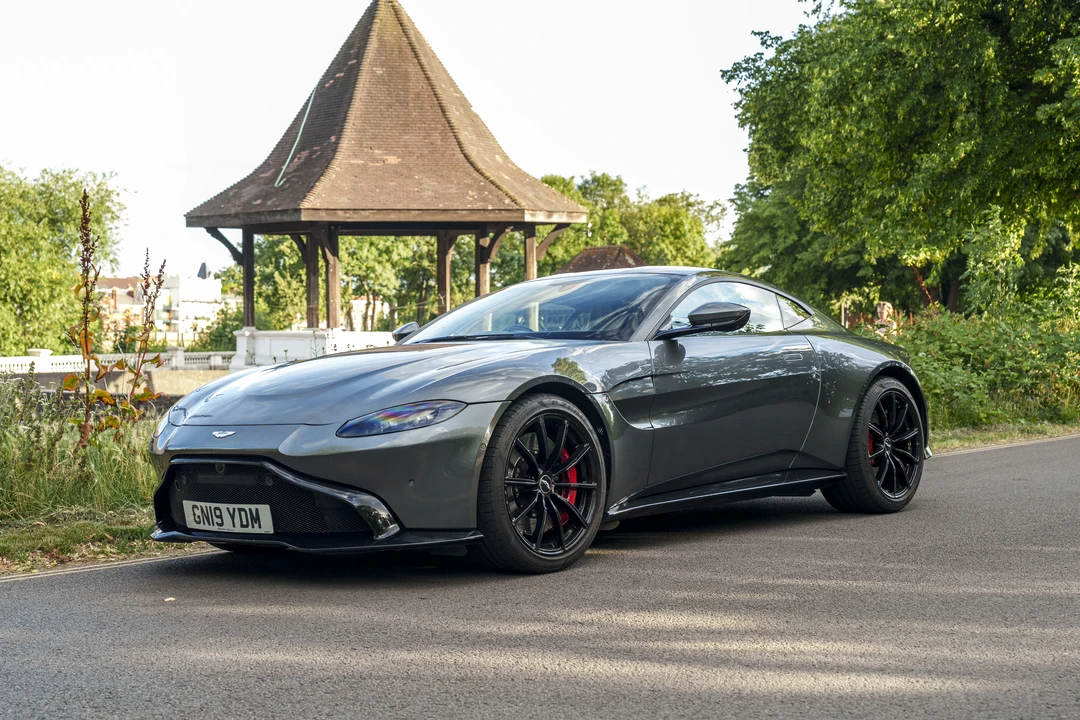 2018 Aston Martin V12 Vantage (2010-2018) - Image 3 of 31