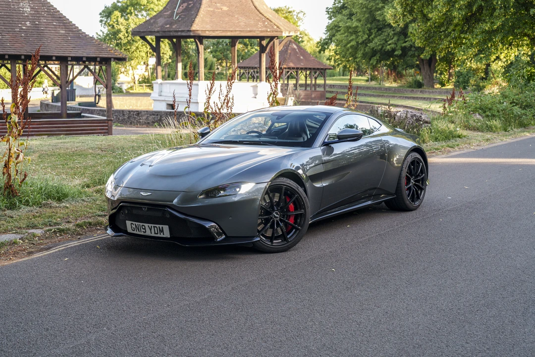 2018 Aston Martin V12 Vantage (2010-2018) - Image 10 of 31