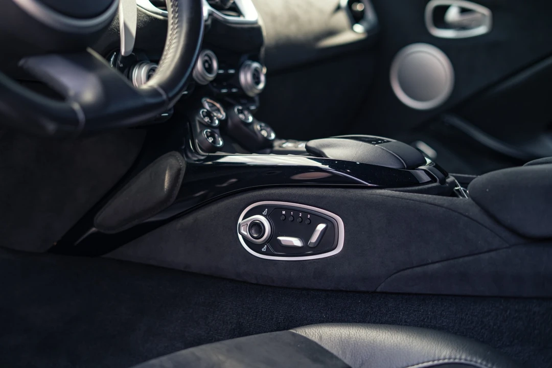 2019 Aston Martin V8 Vantage (2019+) - Image 12 of 31
