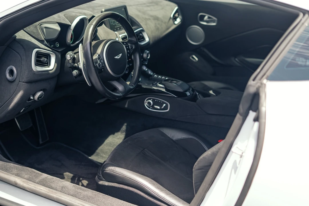 2019 Aston Martin V8 Vantage (2019+) - Image 30 of 31