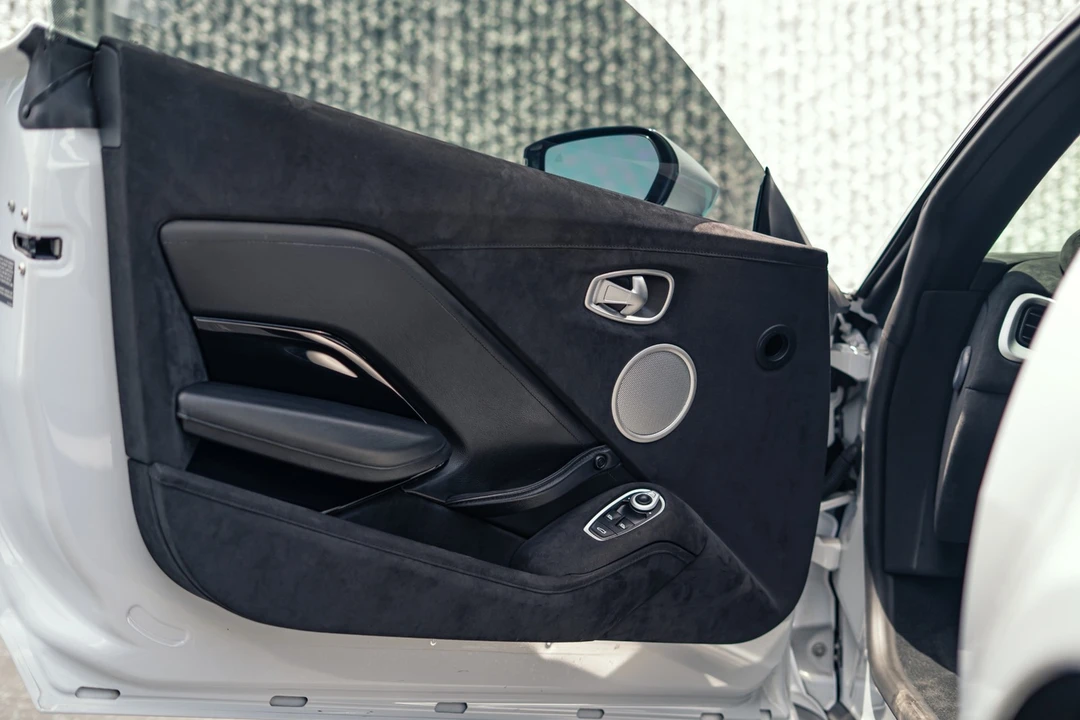 2019 Aston Martin V8 Vantage (2019+) - Image 25 of 31
