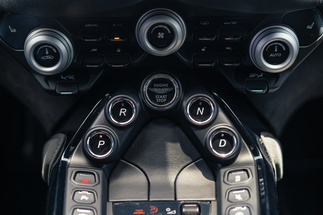 2019 Aston Martin V8 Vantage (2019+) - Image 15 of 31