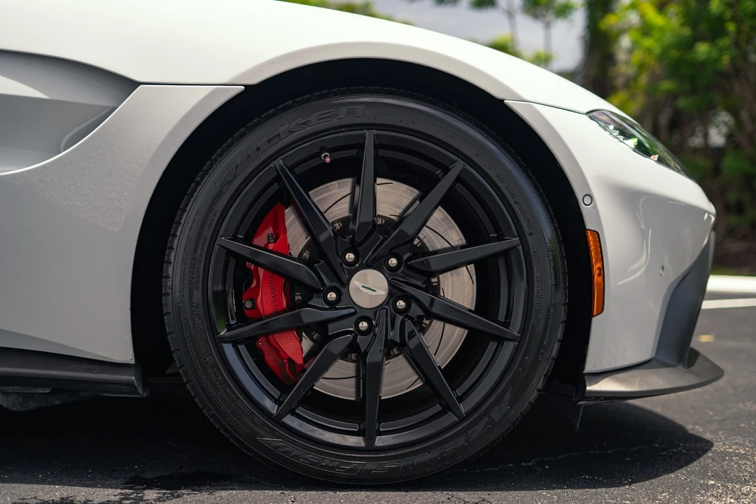 2019 Aston Martin V8 Vantage (2019+) - Image 18 of 31