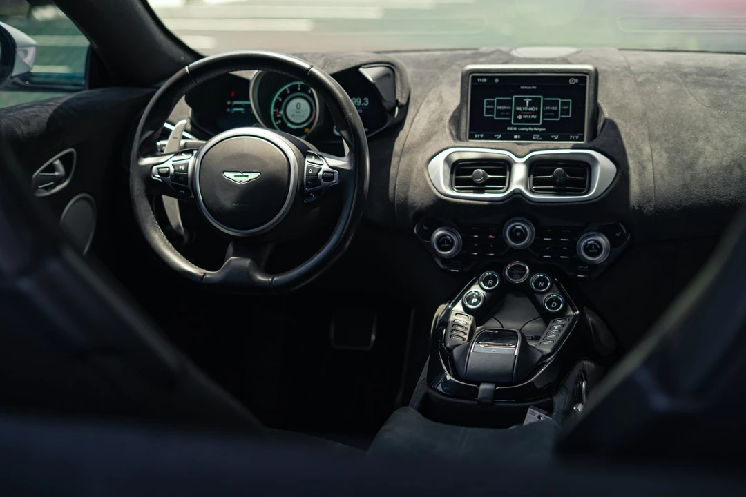 2019 Aston Martin V8 Vantage (2019+) - Image 5 of 31