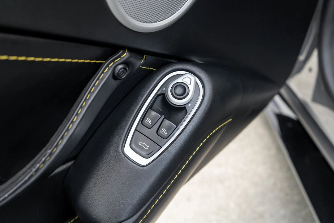 2019 Aston Martin V8 Vantage (2019+) - Image 13 of 31