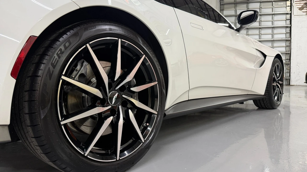 2019 Aston Martin V8 Vantage (2019+) - Image 9 of 31