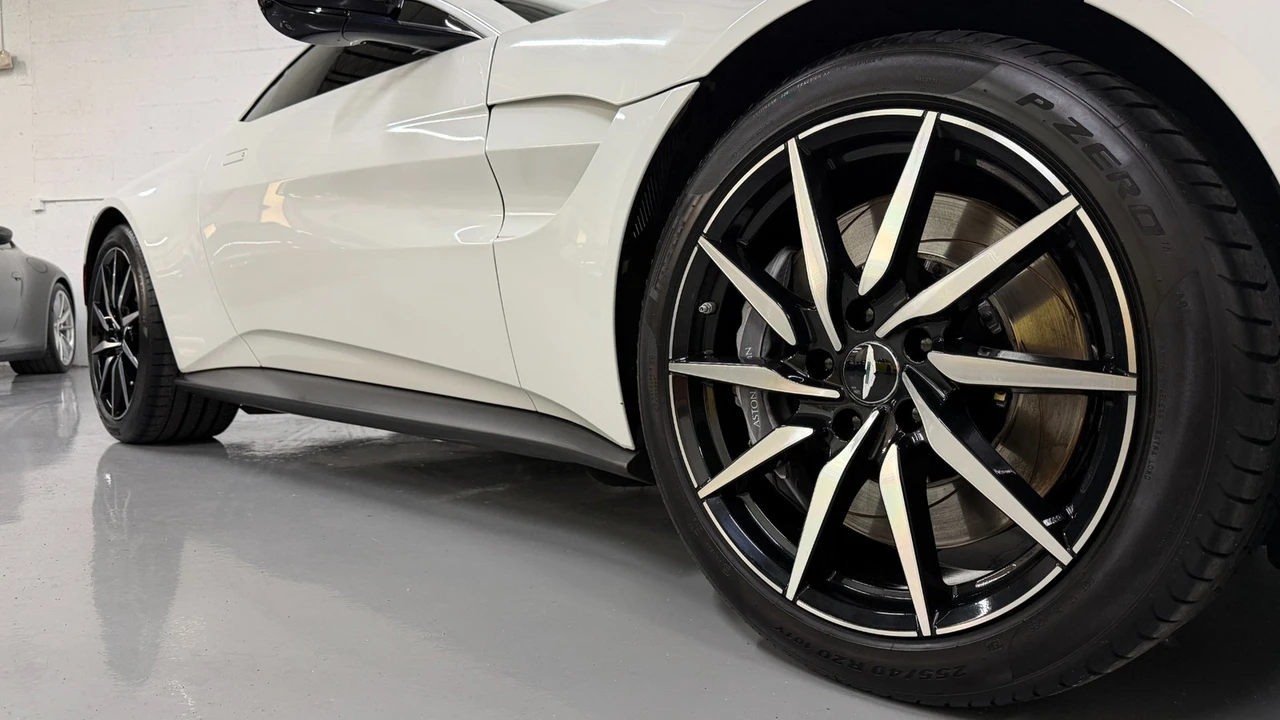 2019 Aston Martin V8 Vantage (2019+) - Image 7 of 31