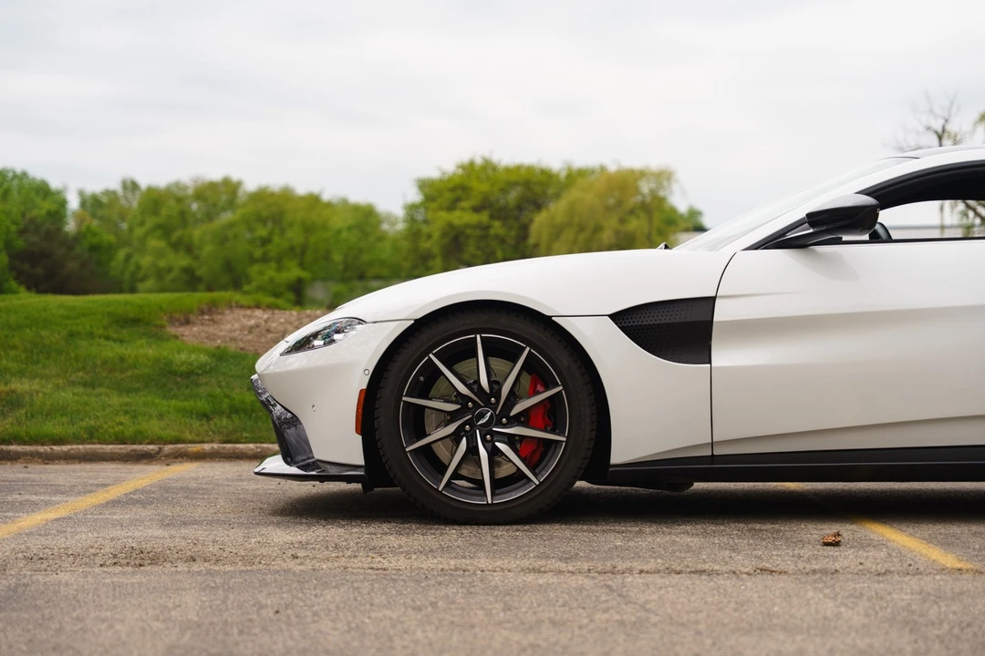 2019 Aston Martin V8 Vantage (2019+) - Image 3 of 31