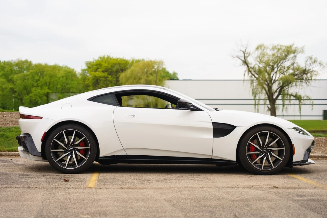 2019 Aston Martin V8 Vantage (2019+) - Image 17 of 31