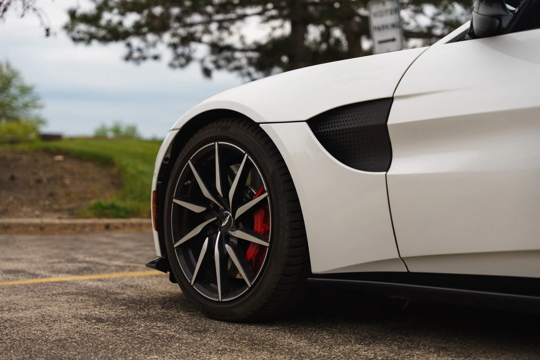 2019 Aston Martin V8 Vantage (2019+) - Image 13 of 31