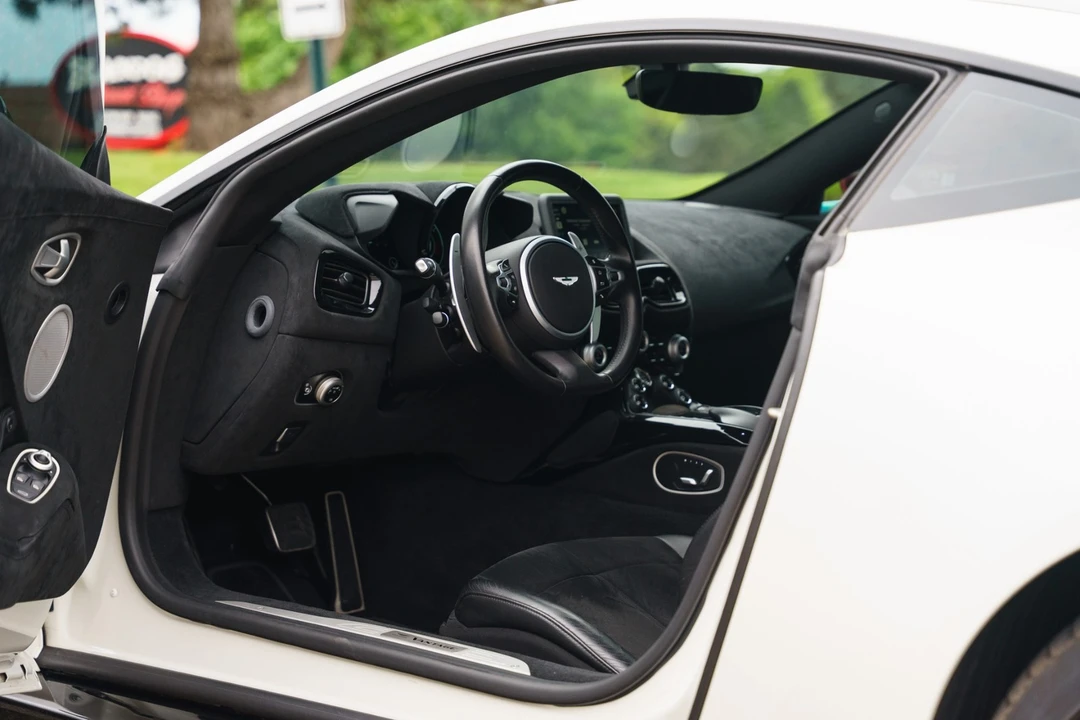 2019 Aston Martin V8 Vantage (2019+) - Image 30 of 31