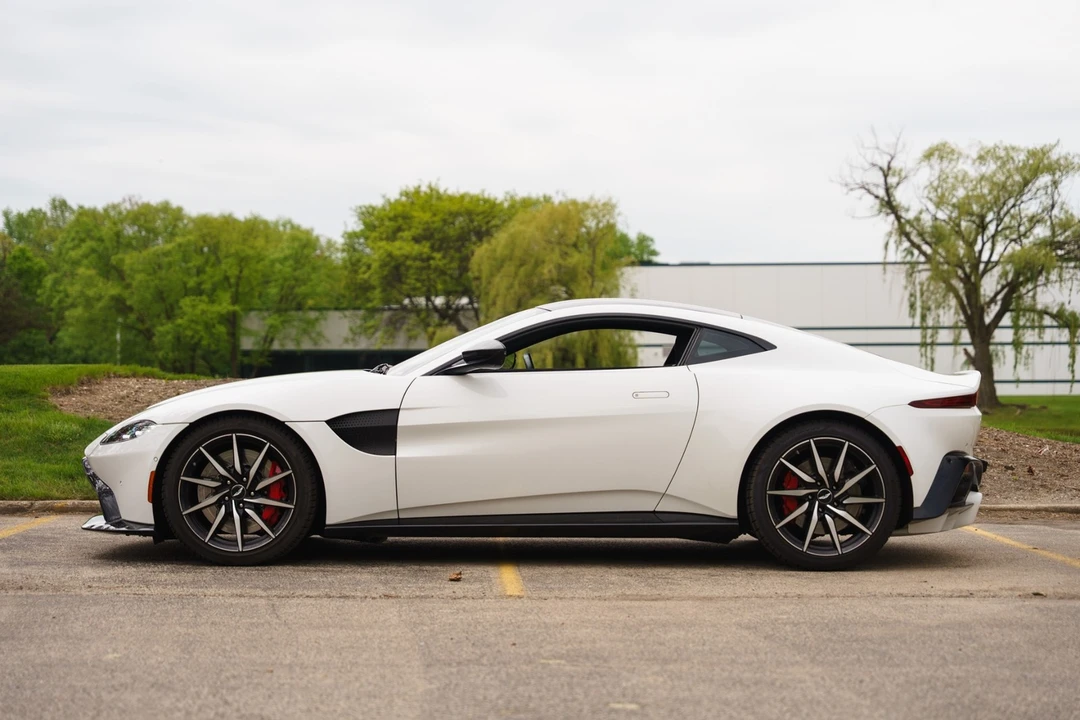2019 Aston Martin V8 Vantage (2019+) - Image 2 of 31