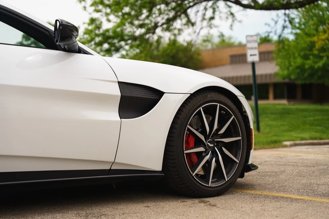2019 Aston Martin V8 Vantage (2019+) - Image 24 of 31