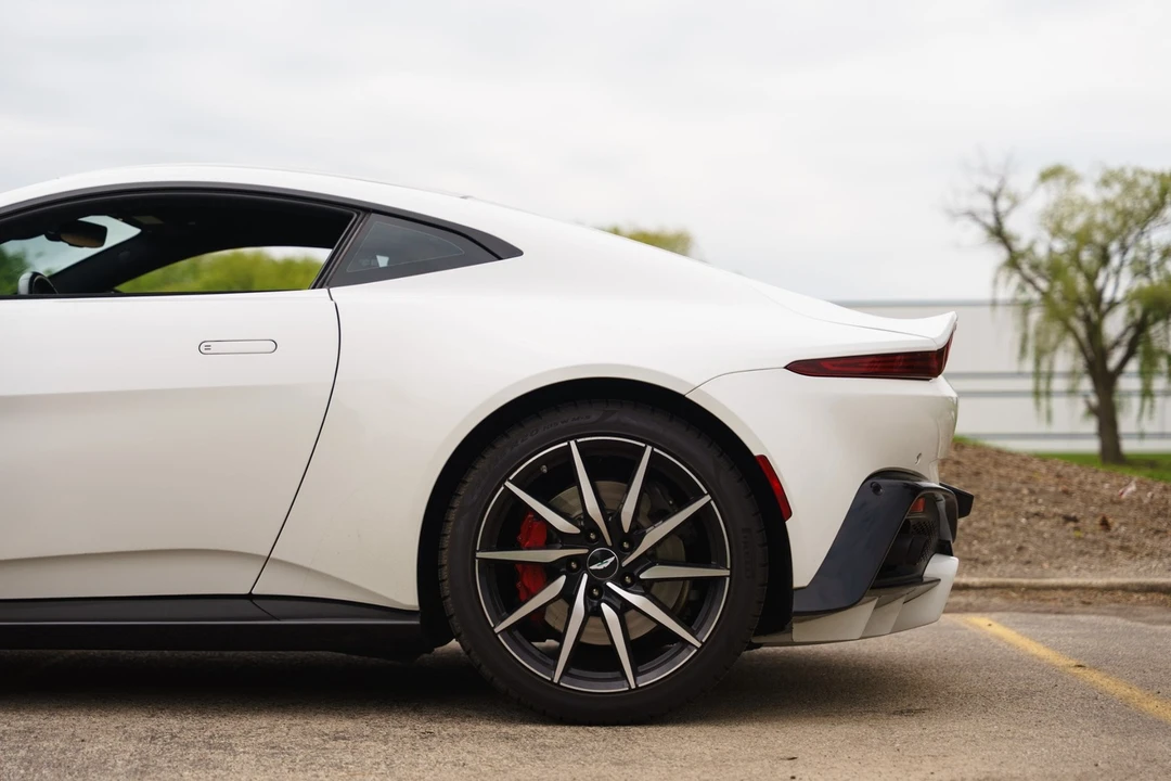2019 Aston Martin V8 Vantage (2019+) - Image 5 of 31