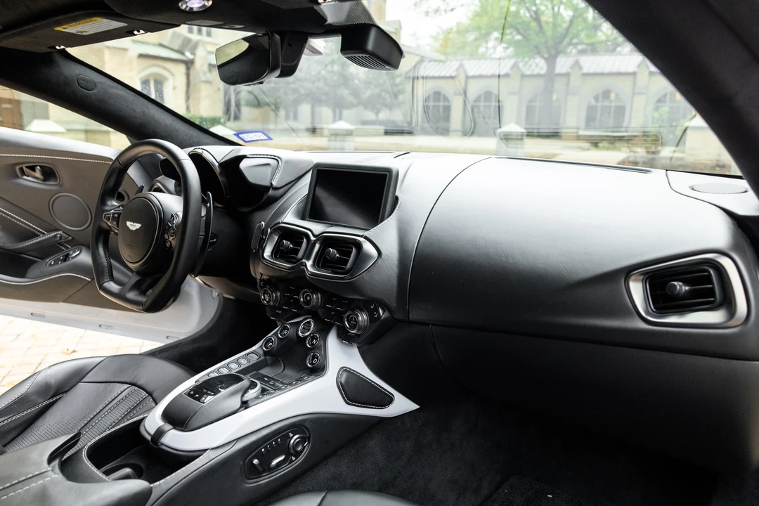 2019 Aston Martin V8 Vantage (2019+) - Image 25 of 31