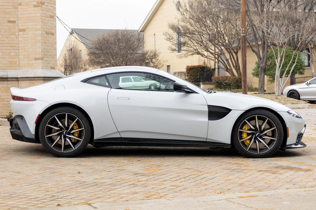 2019 Aston Martin V8 Vantage (2019+) - Image 3 of 31