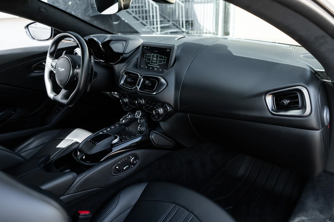 2019 Aston Martin V8 Vantage (2019+) - Image 17 of 31