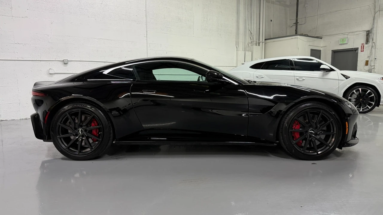 2019 Aston Martin V8 Vantage (2019+) - Image 8 of 31