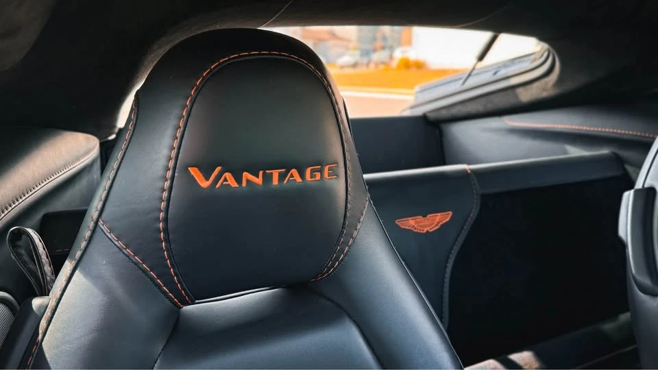 2019 Aston Martin - Image 15 of 18