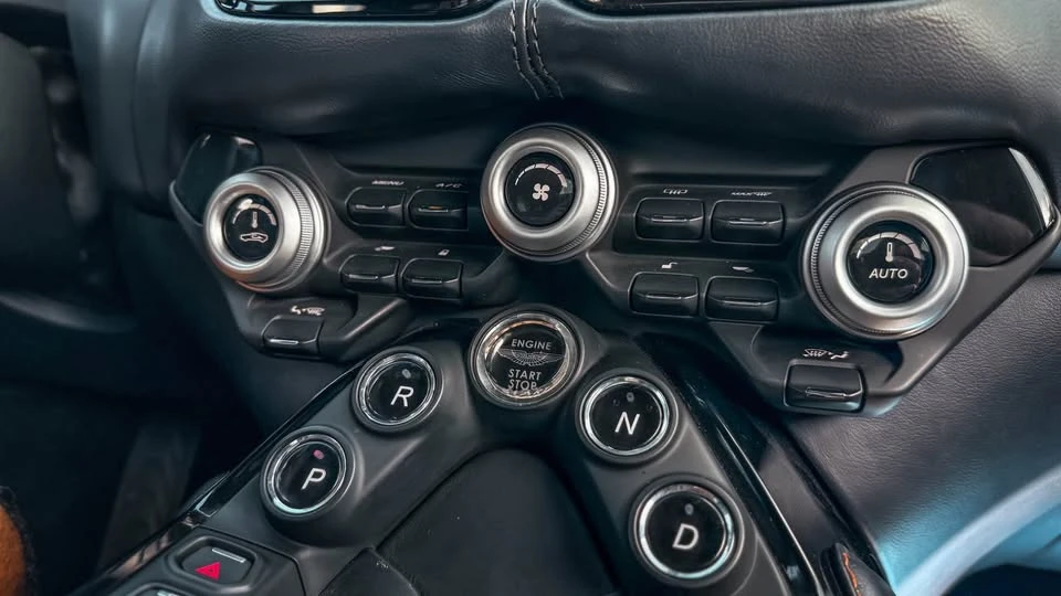 2019 Aston Martin - Image 12 of 18