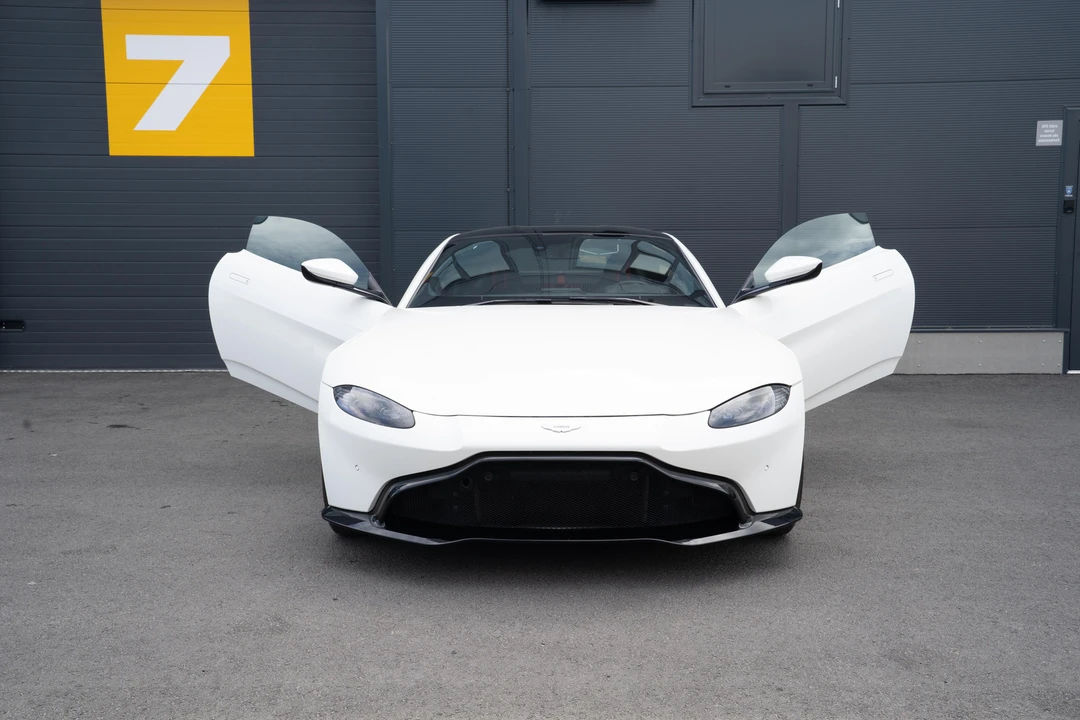 2019 Aston Martin V8 Vantage (2019+) - Image 17 of 31