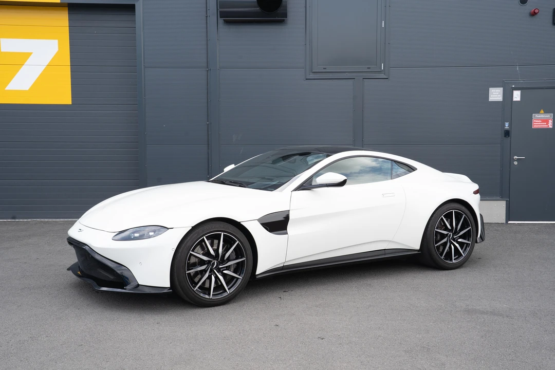 2019 Aston Martin V8 Vantage (2019+) - Image 3 of 31