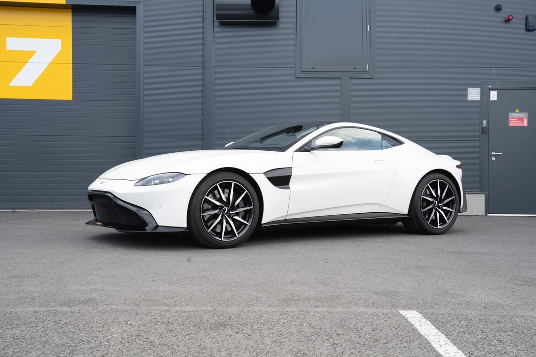 2019 Aston Martin V8 Vantage (2019+) - Image 4 of 31