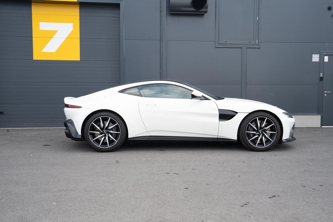 2019 Aston Martin V8 Vantage (2019+) - Image 13 of 31