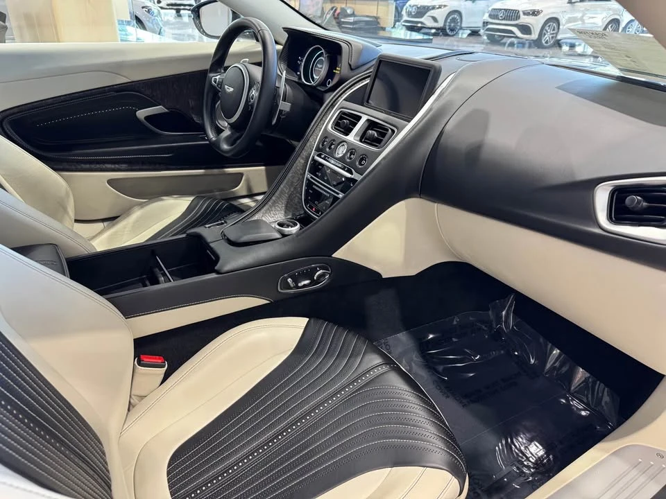 2019 Aston Martin DB11 V8 - Image 9 of 9